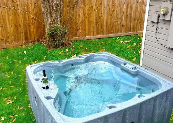 Comfy 5Br Holiday Home With Hot Tub, 10Min From Ngr Stadium